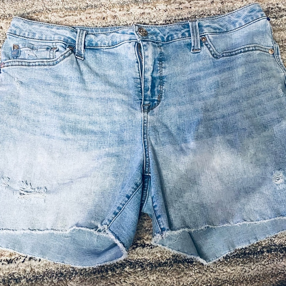 Seven7 Light Blue Denim Shorts with Subtle Distress (44)